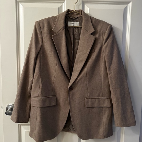 ARITZIA Babaton Oversized Blazer - Picture 1 of 4